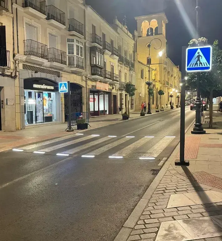 Foto Antequera tres pasos peatones inteligentes Foto Antequera tres pasos peatones inteligentes